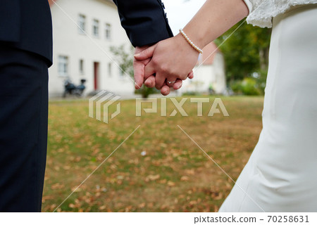 wedding couple hand in hand wedding couple hand in hand 70258631