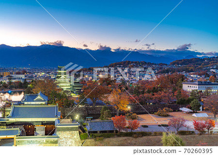 從市政府展望台眺望的松本市和松本城的黃昏[長野縣] 70260395