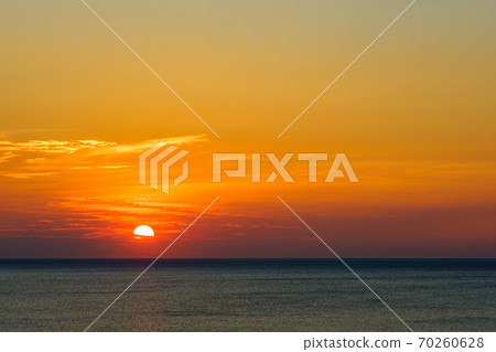 Sunset and the sea 70260628