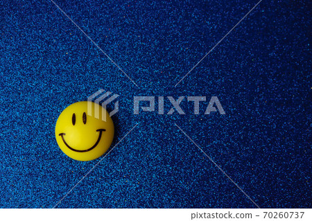 Round plastic yellow joyful smiling smiling toy 70260737