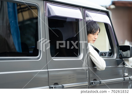 年輕人開車 年輕人開車 70261832