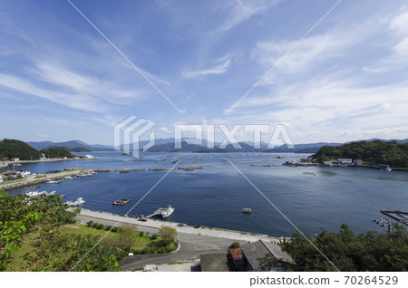 Aquaculture shelves scattered in the Uwakai Aquaculture shelves scattered in the Uwakai 70264529
