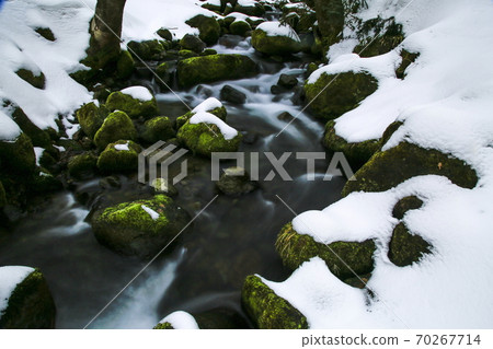 Snow scene of the Kitanizawa mountain stream Snow scene of the Kitanizawa mountain stream 70267714