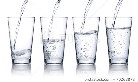 Pour water into the glass Pour water into the glass 70268878
