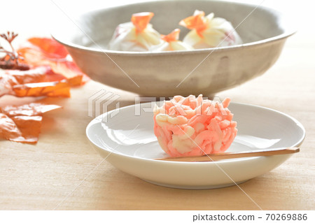 Japanese sweets green tea 70269886