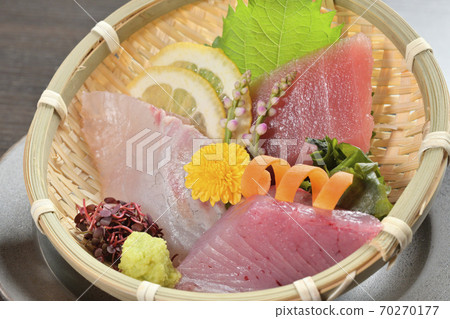 Assorted bonito, grunt and tuna sashimi (close-up from diagonally above) Assorted bonito, grunt and tuna sashimi (close-up from diagonally above) 70270177