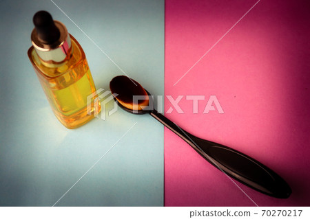 A beauty box with a natural natural wooden 70270217