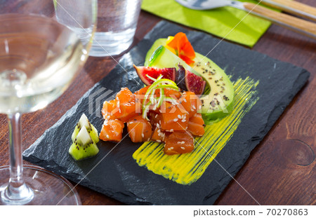 Raw tuna tartare Raw tuna tartare 70270863