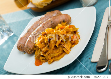 Sausages with braised cabbage Sausages with braised cabbage 70271007