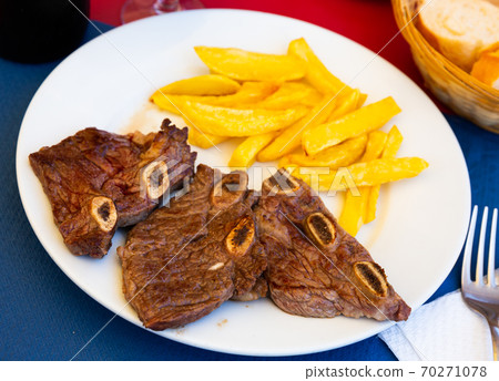 Spanish cuisine, churrasco de ternera 70271078