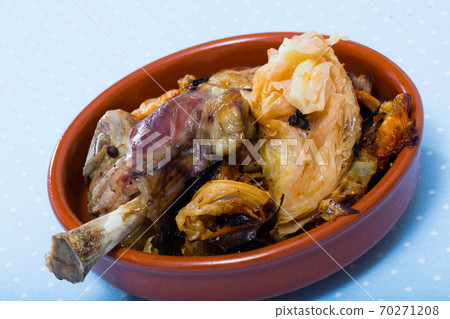 Lamb stew with cabbage (Farikal) 70271208