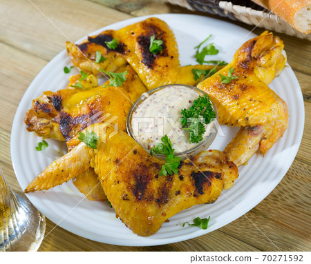 Grilled chicken wings with spicy sauce 70271592