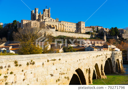 Bezier Cathedral Saint Nazaire and Pont Vieux Bridge, river Bezier Cathedral Saint Nazaire and Pont Vieux Bridge, river 70271796