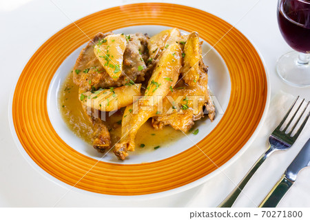 Piquant chicken with cava, cinnamon and pear sauce at plate Piquant chicken with cava, cinnamon and pear sauce at plate 70271800