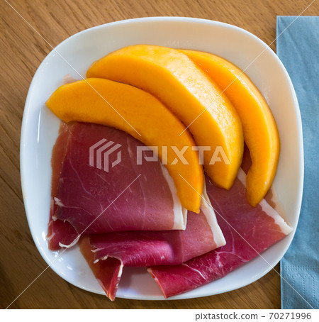 Fresh melon with slices of jamon Fresh melon with slices of jamon 70271996