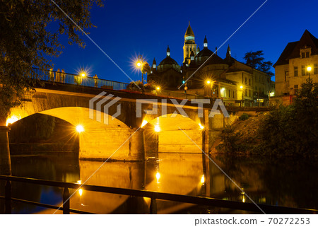 Evening view of bridge and cathedral on Isle river in Perigueux Evening view of bridge and cathedral on Isle river in Perigueux 70272253