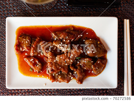 Japanese veal meat braised in wok 70272586