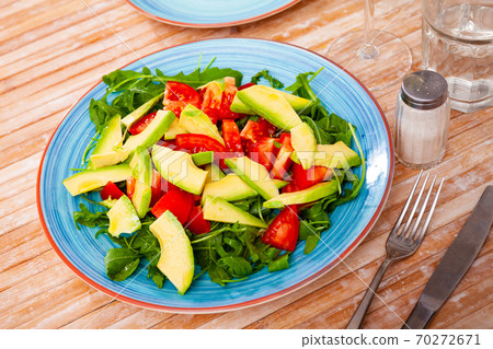 Healthy salad with arugula, tomatoes and avocado Healthy salad with arugula, tomatoes and avocado 70272671