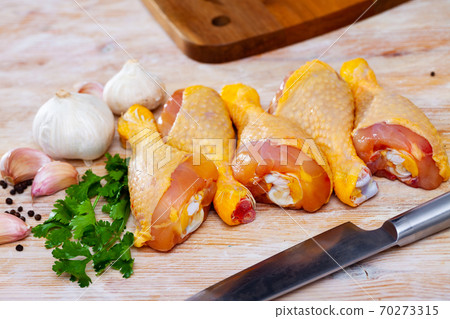Raw chicken legs on wooden table Raw chicken legs on wooden table 70273315