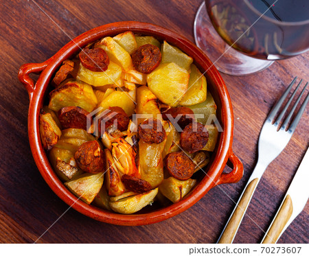 Potatoes with sliced chorizo sausage 70273607