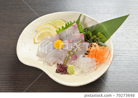Grunt sashimi (whole from top) 70273698
