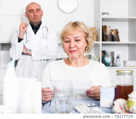 MAture woman and doctor 70277729