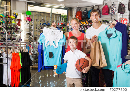 Family picking various clothing 70277800