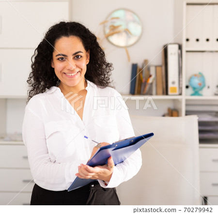 Business woman politely welcoming to office 70279942