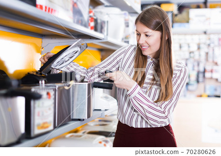 housewife buying fryer housewife buying fryer 70280626