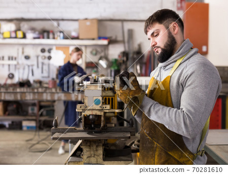 Craftsman working on drilling machine 70281610