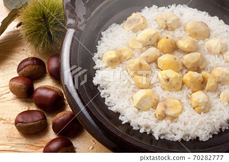 Freshly cooked chestnut rice Freshly cooked chestnut rice 70282777