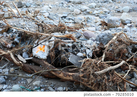 Destroyed Car In River 70285010