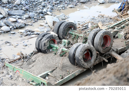 Wheels Of A Destroyed Truck Wheels Of A Destroyed Truck 70285011