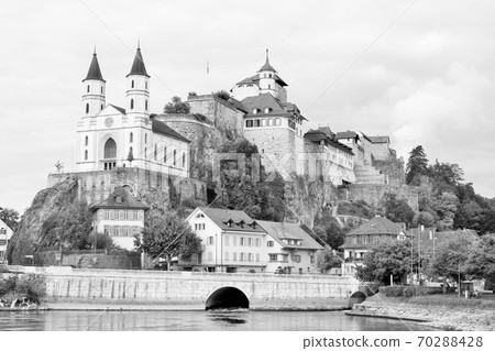 Aarburg Castle is a castle in the municipality of Aarburg in the canton of Aargau in Switzerland. Aarburg Castle is a castle in the municipality of Aarburg in the canton of Aargau in Switzerland. 70288428