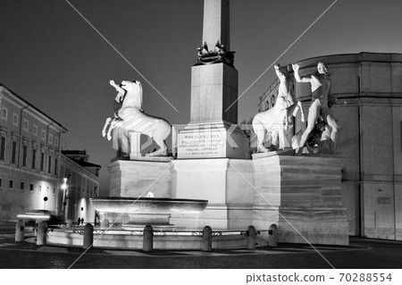 Piazza del Quirinale, the statues had decorated the entrance of the Baths of Constantine and the obelisk had stood on the Mausoleum of Augustus. 70288554