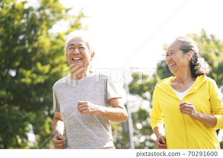 senior asian couple running in park 70291600