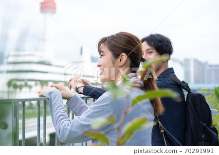 Girlfriend and boyfriend looking at the cityscape Girlfriend and boyfriend looking at the cityscape 70291991