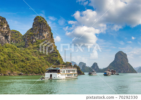 Halong bay, Vietnam Halong bay, Vietnam 70292330
