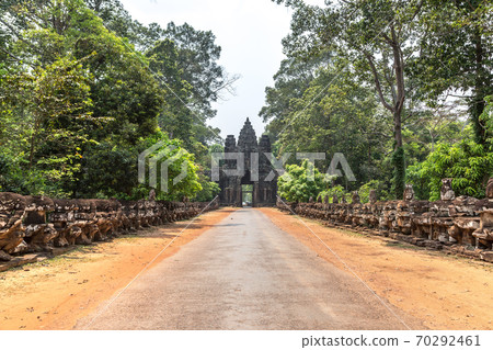 Sculptures in the Gate of Angkor Wat 70292461