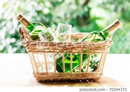 Enjoy wine in the clear air in autumn (Niagara Wine) 70294372