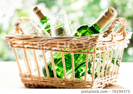 Enjoy wine in the clear air in autumn (Niagara Wine) 70294373