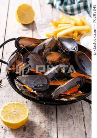 Moussels and french fries or molues-fries Moussels and french fries or molues-fries 70295849