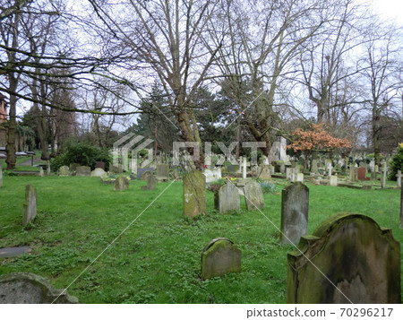 graveyard, mourn, britain 70296217