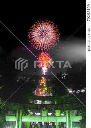 宮城神社,光明之路上的煙花 宮城神社,光明之路上的煙花 70298199