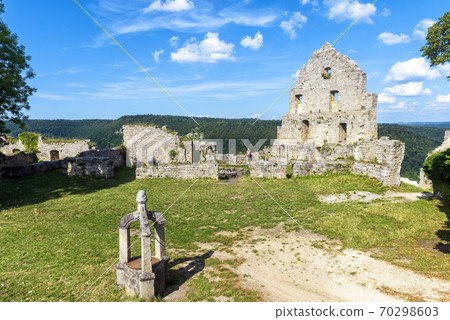 Hohenurach Castle in old town of Bad Urach, Germany. Landscape with abandoned German castle on mount top. 70298603