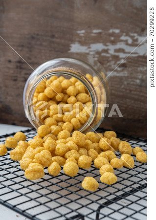 Sugar honey crunchy corn cereal Sugar honey crunchy corn cereal 70299228