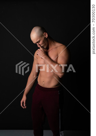 A man holds his nose pumped on a black foon 70300130