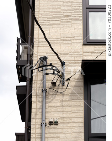 將電線拉入房屋 將電線拉入房屋 70300223