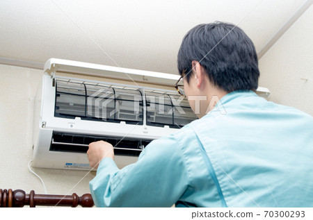 Air conditioner repair and inspection Air conditioner repair and inspection 70300293