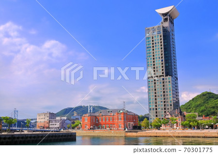 [Fukuoka Prefecture] Mojiko Retro High Mart under sunny weather 70301775